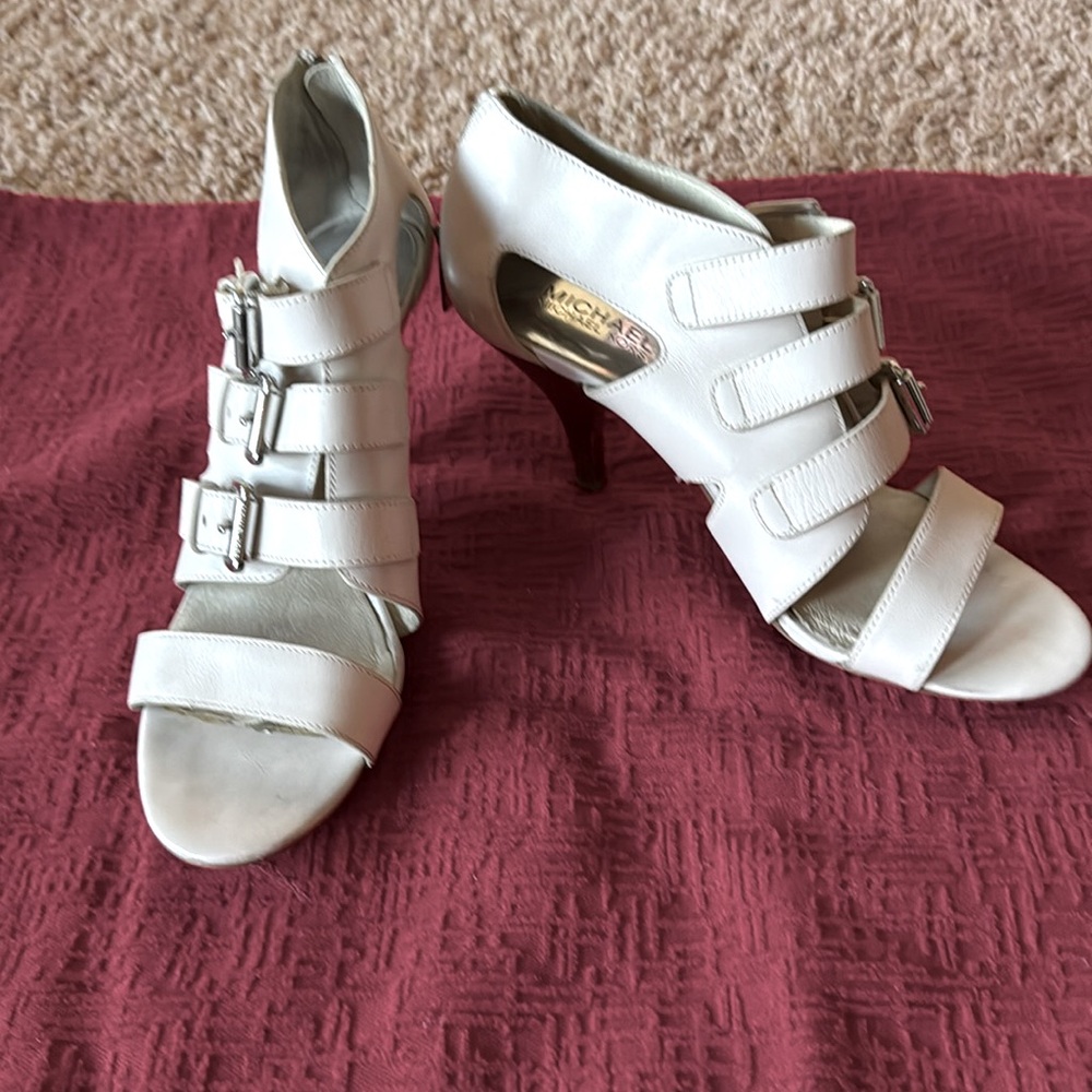 Michael Kors, Size 9, beige in color.